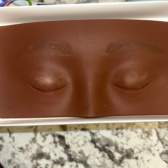 Reusable Practice Makeup Face - Picture 5 of 5
